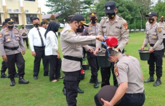 50 Anggota Polres OKU Naik Pangkat