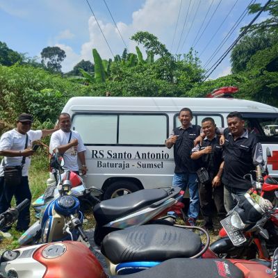 sinergitas-sahabat-teddy-kabupaten-oku-bantu-antar-jenazah-warga-gotong-royong-ke-pemakaman